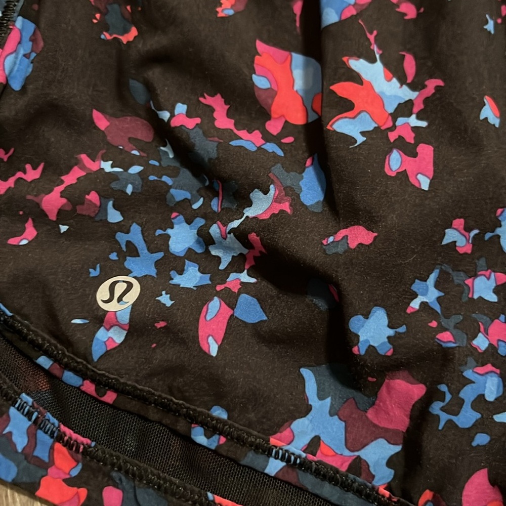 Lululemon Make A Move Short
Dandy Digie Multi Size 4 - Picture 6 of 7
